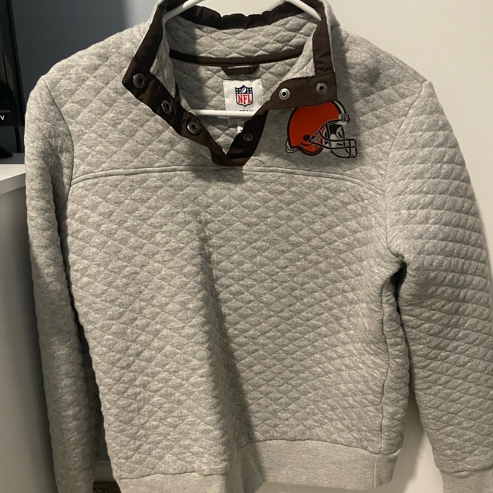 NFL Team Apparel Gray and Brown Quilted Pullover